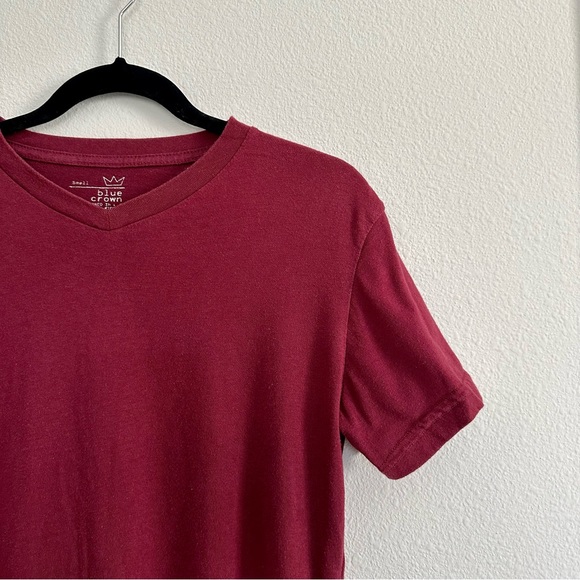 Maroon V-Neck - Picture 1 of 4